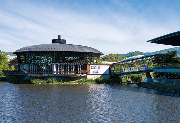 【国内最大級のリゾート型アウトレット「軽井沢・プリンスショッピングプラザ」】