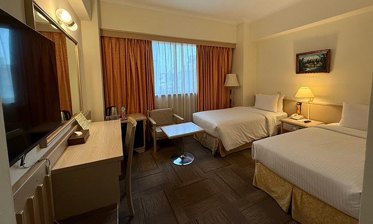 エンペラーホテル 2