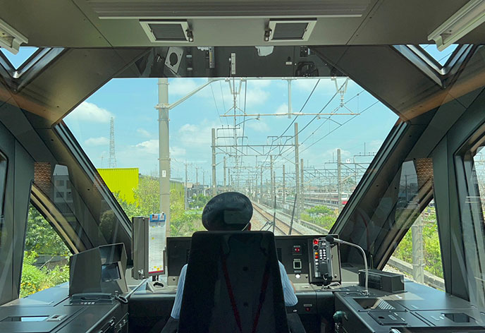 スペーシアXの3つの魅力！　3.車窓も楽しめる列車カフェ