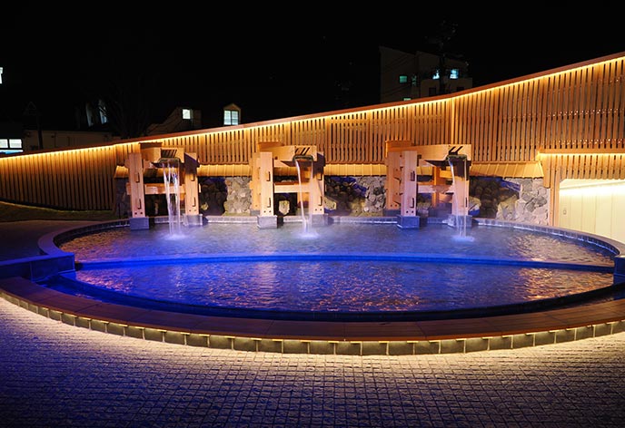 温泉門広場・足湯