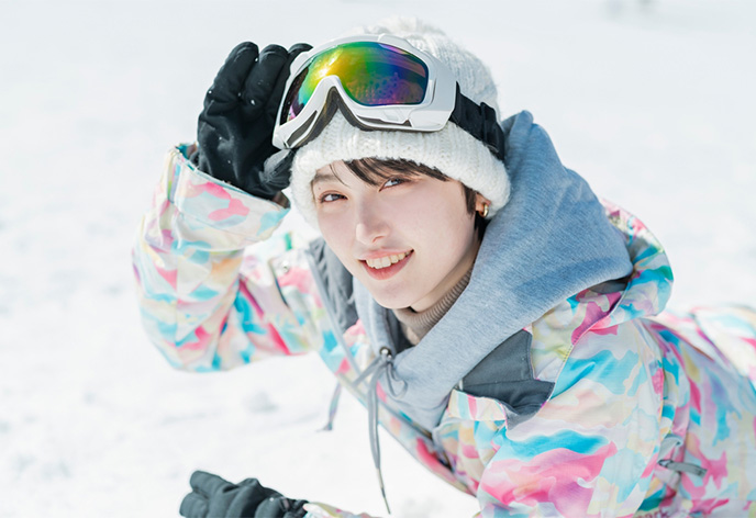スキーウェアの下に何を着る？インナーの選び方やポイントを解説