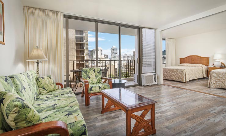 アストン・アット・ザ・ワイキキ・バニアン2