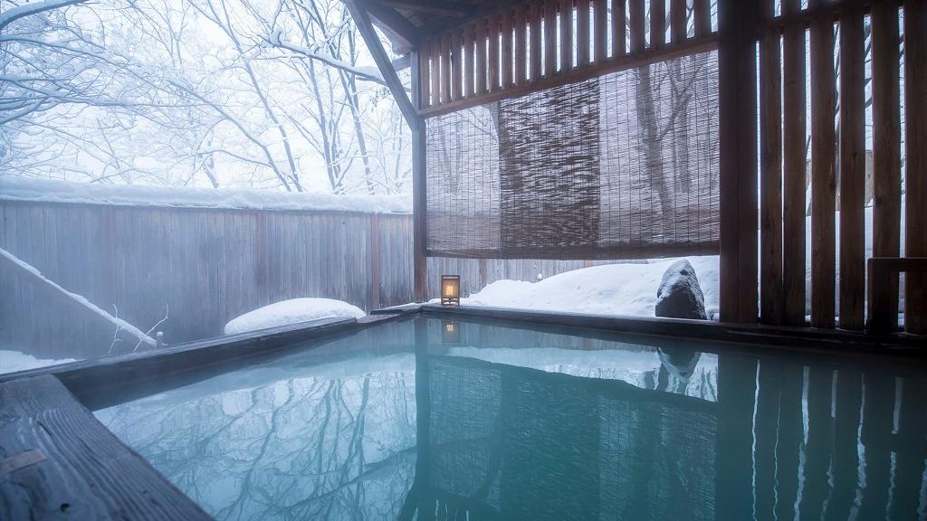 東京駅発◆山形新幹線で行く！蔵王温泉★ルーセントタカミヤ＜禁煙　ザ・ゲスト棟　和室１０畳＞夕食は山形牛鍋 かまどビュッフェ♪１ドリンク付◆にごり湯の宿【夕朝食付】２～５名１室◇ＪＲきっぷ駅受取