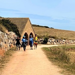 スペイン、サンティアゴ・デ・コンポステラへの巡礼の道を歩く旅