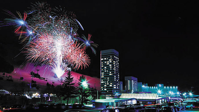 苗場スキー場　ゲレンデ打上げ花火