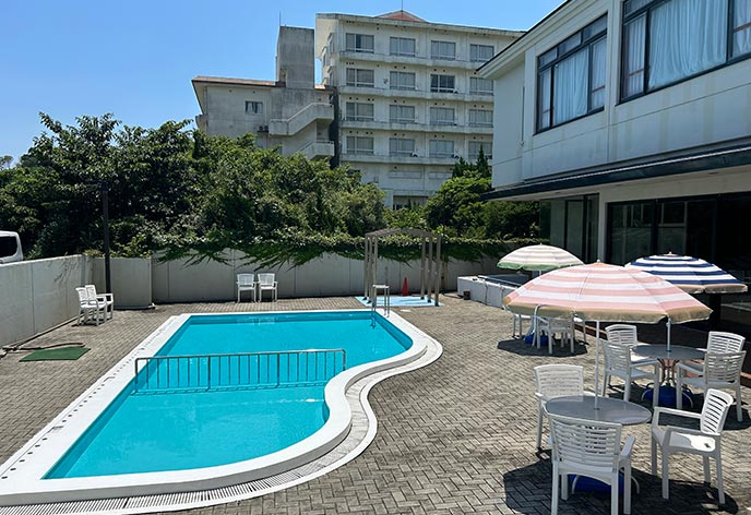 浜の雅亭一井　プール