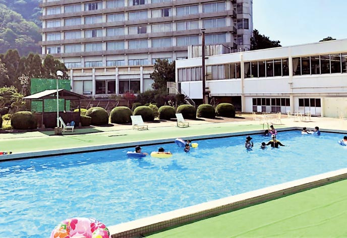 三朝ロイヤルホテル　屋外プール