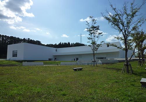 青森県立美術館