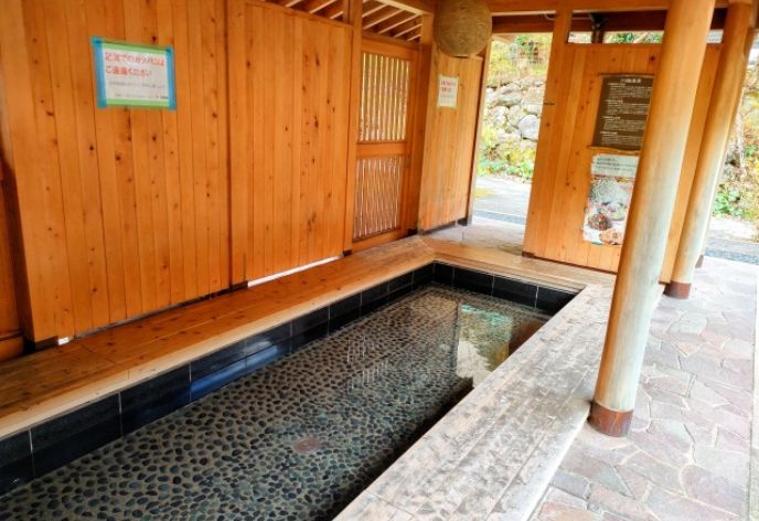 かわじいの湯（足湯）