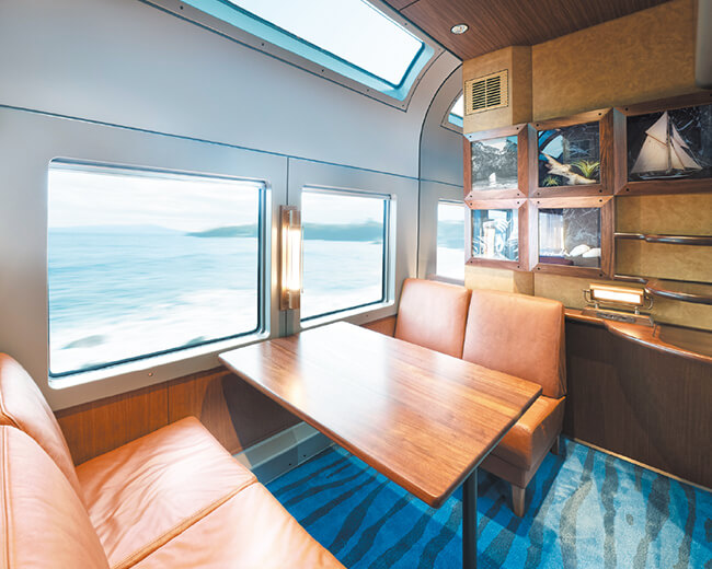 サフィール踊り子号での過ごし方 窓から景色を一望できる絶景