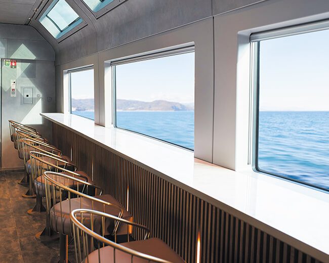 サフィール踊り子号での過ごし方 窓から景色を一望できる絶景