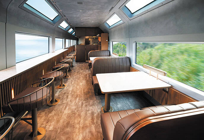 ４号車カフェテリア