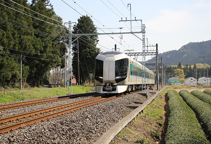 浅草から約2時間で新高徳駅到着。 駅からわずか2分でキャンプ場へ！