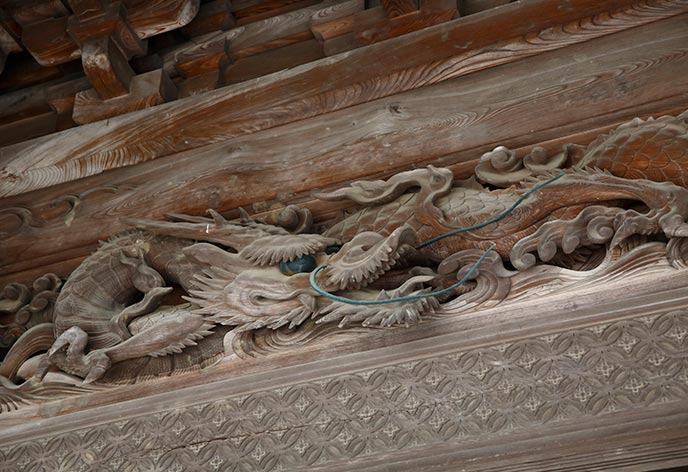 高岡漆器、加賀友禅、九谷焼、井波彫刻、越前和紙など、北陸の日本を代表とする伝統工芸をご体感ください