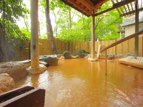 大宮発◆２１日前割★ＪＲ特急で行く！伊香保温泉★ホテル天坊＜禁煙　和室１０畳　バス無シャワーブース付＞夕食はバイキング◆大浴場に黄金・白銀の２つの温泉【夕朝食付】１～５名１室◇ＪＲきっぷ駅受取