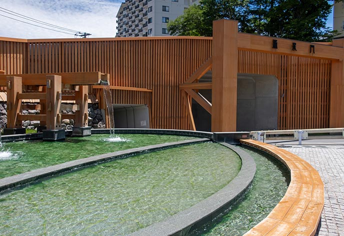 温泉門広場・足湯