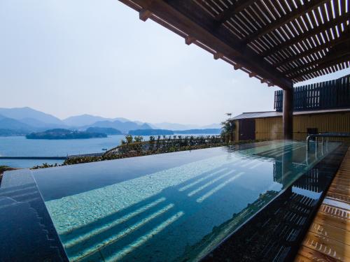 新大阪駅発◆ＪＲで行く！新山口★萩観光ホテル＜禁煙　本館・山側和室１０畳＞夕食は基本会席◆館内露天風呂から萩湾を一望【夕朝食付】２～４名１室◇ＪＲきっぷ駅受取