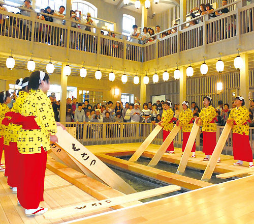 湯もみと踊りショー