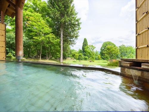 東京駅発◆トクだ値♪東北新幹線で行く！秋田・十和田湖畔温泉★十和田プリンスホテル＜禁煙　レイクサイドツイン＞夕食はフレンチコース「プリンスディナー」【夕朝食付】１～３名１室◇ＪＲきっぷ駅受取