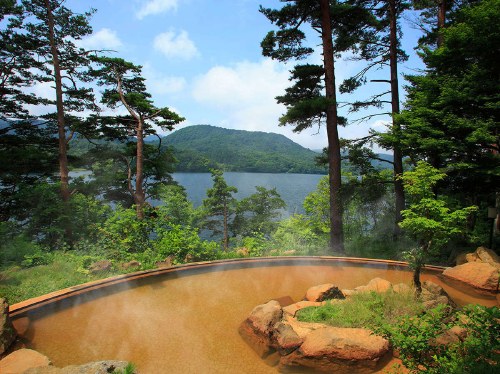東京駅発★夏旅を応援♪★ファミリーおすすめ♪観光船乗船割引あり★東北新幹線で行く！裏磐梯★裏磐梯レイクリゾート＜禁煙　五色の森・スーペリアツイン４１平米＞／夕朝食付◇１～３名１室◇ＪＲきっぷ駅受取