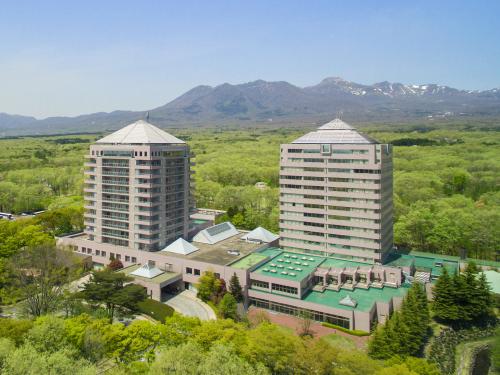 東京駅発◆夏旅を応援♪ファミリーおすすめ★２８日前割★東北新幹線で行く！那須高原★ホテルエピナール那須＜禁煙　メインタワー・スーペリアルーム・バス無＞／夕朝食付◇２～４名１室◇ＪＲきっぷ駅受取