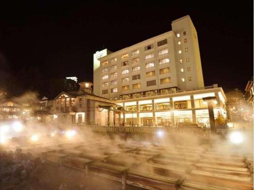 上野駅発◆おトク旅★特急草津・四万号で行く！草津温泉★ホテル一井＜禁煙　和室（眺望・館の選択不可）＞夕食はビュッフェ「湯雲」２４年１０月オープンの会場【夕朝食付】２～４名１室◇ＪＲきっぷ駅受取