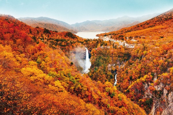 秋の華厳の滝（イメージ）