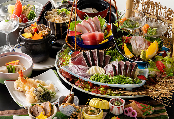 城西館　皿鉢料理と土佐風会席（夕食の一例）