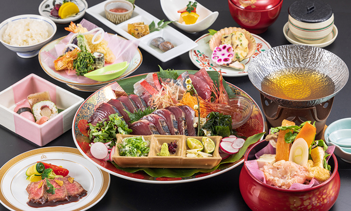 高知城下の天然温泉　三翠園　特選皿鉢風会席（夕食の一例）※お造り2名様分
