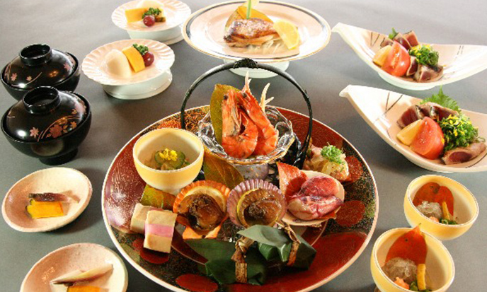 高知プリンスホテル　皿鉢料理（夕食の一例）