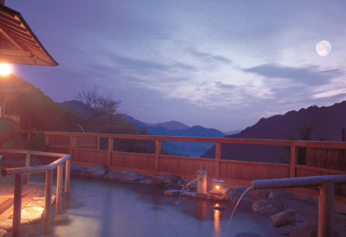 飲泉、自家源泉かけ流しの秘湯観音温泉