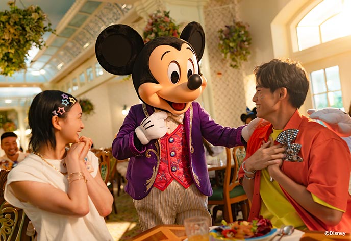 香港ディズニーランド・ホテル内レストラン「エンチャンテッド・ガーデン・レストラン」