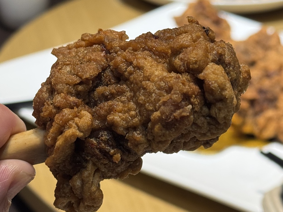 金蓬萊 蓬萊排骨酥（スペアリブの唐揚げ）