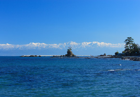 雨晴海岸の気嵐（イメージ）